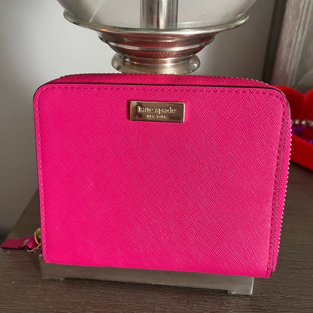 NWOT kate spade wallet - Picture 1 of 4